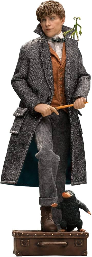 Newt Scamander 1/8 Scale Crimes of Grindelwald Collectible Figurine